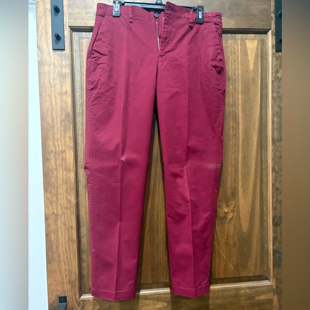 GAP Women's Girlfriend Khaki Cropped Pants in Wine Color